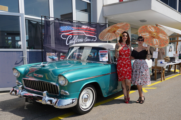 Stil bei den Ausstellern - wunderbarers Auto zu verkaufen - Oldtimer Grand Prix Safenwil 2019