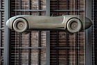Bild: Stilisierter Rennwagen - Nationalmuseum "Cité de l'Automobile" - Collection Schlumpf