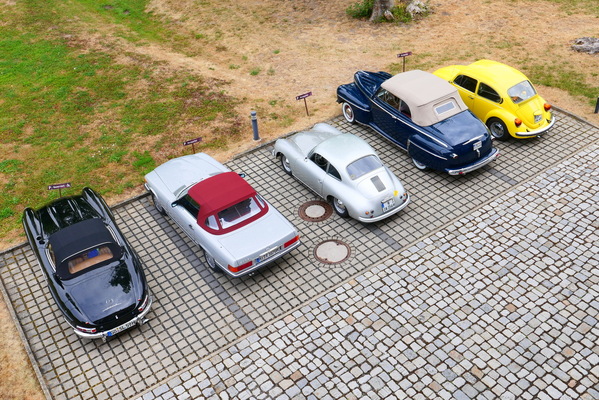 Stillleben auf dem Parkplatz des Hotel Freigeist – Einbecker Oldtimertage 2025