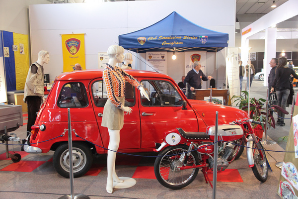 Stilvoll eingerichteter Club-Stand - Auto e Moto d'Epoca 2014