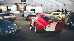 Stimmung im Zelt von Bonhams vor dem Goodwood Members Meeting Sale 2017 Stimmung im Zelt von Bonhams vor dem Goodwood Members Meeting Sale 2017