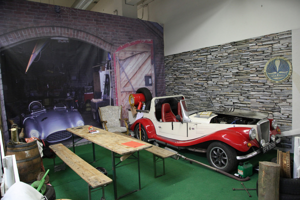 Stimmungsvoller Stand des Dutton Clubs - Techno Classica Essen 2018