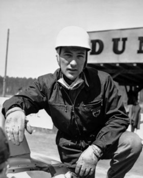 Stirling Moss bereitet sich auf die Mille Miglia 1955 vor