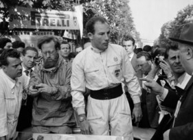 Stirling Moss und Denis Jenkinson bei den Startvorbereitungen zur Mille Miglia 1955