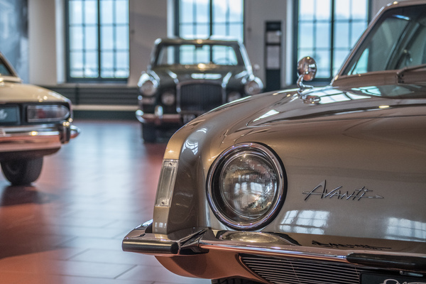 Studebaker Avanti (1963) - mit Kunststoff-Karosserie