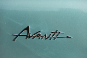 Studebaker Avanti R2 Coupe (1963) - kunstvoller Schriftzug - 21. Classic-Gala Schwetzingen 2025