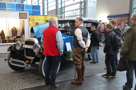 Bild Studebaker Big 6 Sports Tourer (1920) - da passen Hosen und Stiefel natürlich gut dazu - Bremen Classic Motorshow 2019
