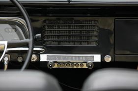Studebaker Champion Convertible (1951) - Einfaches Radio mit immerhin sechs Sender-Tasten