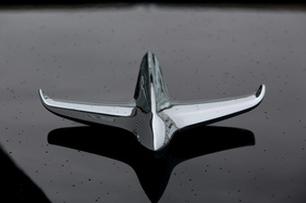 Studebaker Champion Convertible (1951) - als bei den Kühlerfiguren noch niemand nach Fussgängerschutz fragte