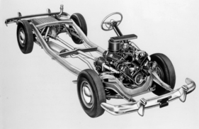 Studebaker Commander (1951) - mit V8-Motor, das Grundlayout sah aber beim Champion ähnlich aus