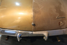 Studebaker Commander (1954) - Riwax zeigt hier an einem Garagenfund, was die Reinungsmittel heute leisten können und fragt, ob der Wagen nicht unrestauriert bleiben sollte - Oldtimer- und Teilemarkt Fribourg 2014