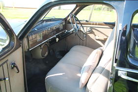 Studebaker Commander Sedan (1938) - als Lot 324 angeboten von Bonhams bei der Versteigerung im RAF Museum in Hendon 2015