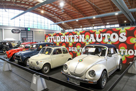 Studentenautos der Siebzigerjahre - VW Käfer, Fiat 500, Renault 4 und Citroën 2 CV - Motorworld Classics Bodensee 2022 Studentenautos der Siebzigerjahre - VW Käfer, Fiat 500, Renault 4 und Citroën 2 CV - Motorworld Classics Bodensee 2022