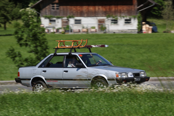 Subaru 1.8 4WD Turbo (1986) - mit Schlitten und Skiern für alles bereit - Oldtimer in Obwalden (O-iO) 2019