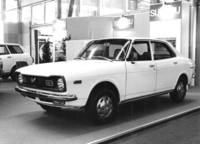 Subaru 1400 DL - der Vorbote, ab Oktober 1974 soll der Import in die Schweiz beginnen, die Limousine soll 11'000, das Coupé 12'000 Franken kosten - am Genfer Automobilsalon 1974