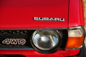 Subaru 1600 4WD (1979) - Subaru- und Modellschriftzug