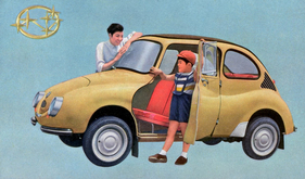 Subaru 360 (1959) - Die goldene Farbe wird nicht jedermanns Sache gewesen sein. Die beiden Personen scheinen aber auf jeden Fall Freude zu haben.
