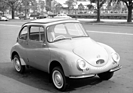 Subaru 360 (1959) - Man beachte den Türgriff, welcher auf der "falschen" Seite ist. Dementsprechend lässt sich auch die Türe seitenverkehrt öffnen.