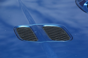 Subaru Impreza GT Turbo (2000) - Entlüftungsöffnungen auf der Motorhaube