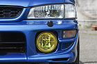 Subaru Impreza GT Turbo (2000) - Zusatzscheinwerfer, hier gelb foliert
