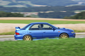 Subaru Impreza GT Turbo (2000) - fährt gut geradeaus, aber Kurven liegen ihm mehr