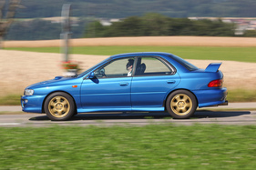 Subaru Impreza GT Turbo (2000) - gegen 230 km/h Spitze erreicht der Viertürer