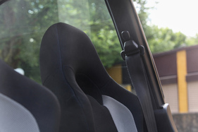 Subaru Impreza GT Turbo (2000) - integrierte Kopfstützen, je nach Körpergrösse etwas niedrig