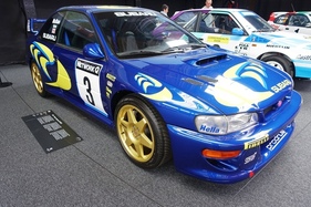 Subaru Impreza S5 WRC (1997) – Replika des Dienstwagens von Colin McRae – Sonderausstellung "Big in Japan" in der Autoworld Brüssel