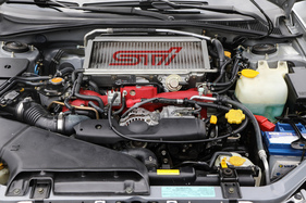 Subaru Impreza WRX STi (2001) - Blick unter die Motorhaube