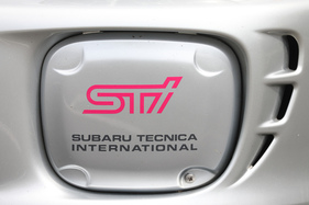 Subaru Impreza WRX STi (2001) - die Nebelscheinwerfer fehlen, dafür gibt's stilvolle STi-Abdeckungen