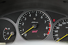 Subaru Impreza WRX STi (2001) - eine Leuchte im Drehzahlmesser mahnt ans Hochschalten