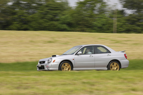 Subaru Impreza WRX STi (2001) - fühlt sich gerade auf Landstrassen gut an