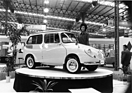 Subaru Sambar (1963) - Gesehen auf der Tokyo Motorshow in hübscher Begleitung.