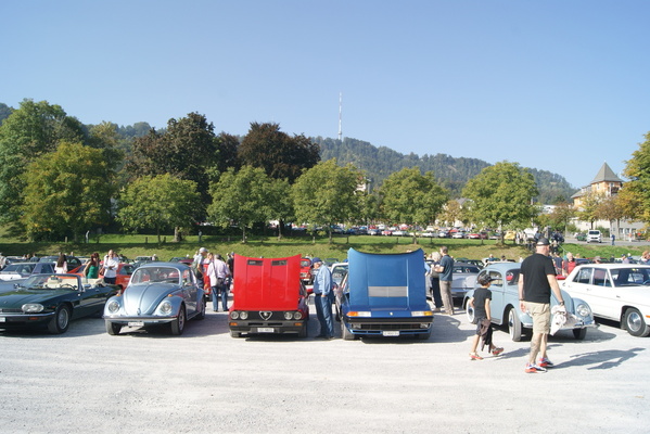 Süderweiterung: Der Andrang war so gross, dass ein zusätzlicher Parkplatz unterhalb geöffnet werden musste – Albisgütli Classic Cars & Bikes Oktober 2023