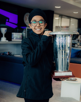 Sukhmani Khera ist 13 Jahre alt und ein aufstrebender Star in der britischen Kartszene