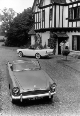 Das Allwetterverdeck erfüllt seinen Zweck vorbildlich, das Hardtop ist seine 960 DM nur bedingt wert.