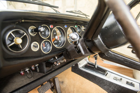 Sunbeam Alpine GT (1970) – Bei den sportlicheren Modellen sitzten die sechs Instrumente in schwarzem Plastik. Beim einfachen Alpine sassen deren drei in Holzfurnier