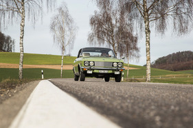 Sunbeam Alpine GT (1970) – Die schiefhängende Ölwanne ist kein Zeichen englischer Qualität, sondern Folge des um 15 Grad geneigten Motors