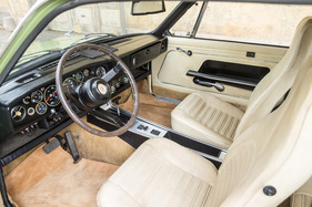 Sunbeam Alpine GT (1970) – Hell in Material und Ausleuchtung: freundliches Interieur von eleganter Sportlichkeit, aber ergonomisch ungünstig platziertem Lenkrad