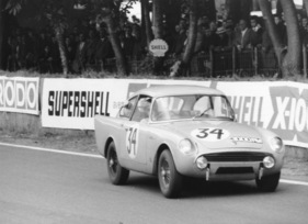 Sunbeam Alpine Harrington von Peter Harper in Le Mans 1961 Sunbeam Alpine Harrington von Peter Harper in Le Mans 1961