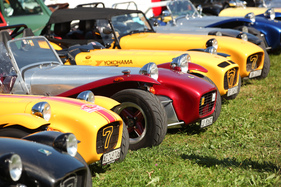 Super Seven mit und ohne Lotus-Zeichen - British Car Meeting 2015 in Mollis
