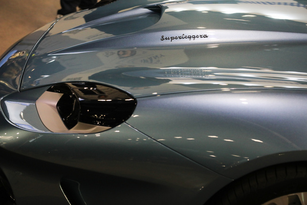 Superleggera Veloce 12 (2024) – Hinweis auf der Motorhaube – Rétromobile Paris 2025