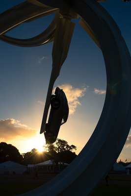 Surreal: eine 356-Silhouette senkrecht im Himmel – Goodwood Festival of Speed 2023 Surreal: eine 356-Silhouette senkrecht im Himmel – Goodwood Festival of Speed 2023