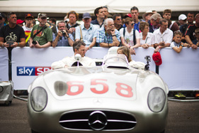 Susie Wolff fährt den Mercedes-Benz 300 SLR - Goodwood Festival of Speed 2015