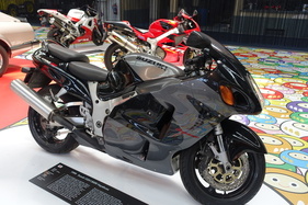 Suzuki GSX 1300 R Hayabusa (1999) – Sonderausstellung "Big in Japan" in der Autoworld Brüssel