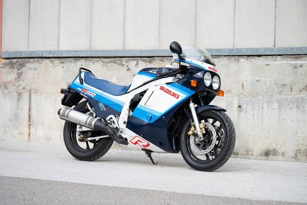 Bild: Suzuki GSX-R 1100 (1986) - als Lot 21 an der Versteigerung "Klassische Automobile & Motorräder" der Oldtimer Galerie in Toffen am 18. Oktober 2025