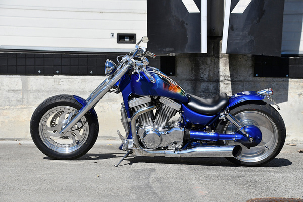 Bild: Suzuki Intruder VS 1400 Custom (1992) - als Lot 135 an der Versteigerung der Oldtimer Galerie Toffen am 15. Oktober 2022