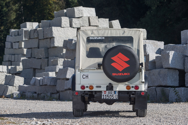 Suzuki LJ 80 (1981) - das Reserverad am Heck spart Platz im Innern