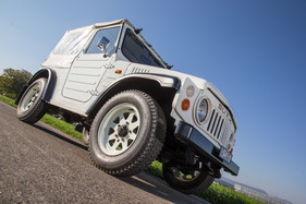 Suzuki LJ 80 (1981) - grobe Reifen helfen im Gelände