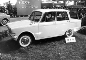 Suzulight Sedan (1962) - Messestand-Dame auf japanisch